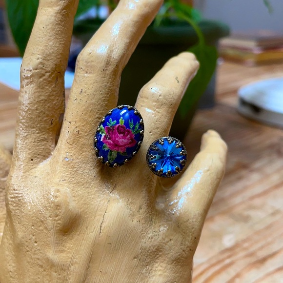 Ring - Picture 1 of 5